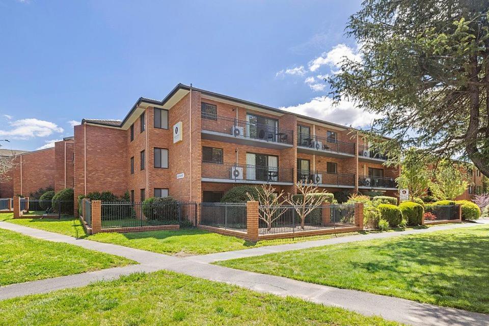 Oxley Court Serviced Apartments Canberra Extérieur photo