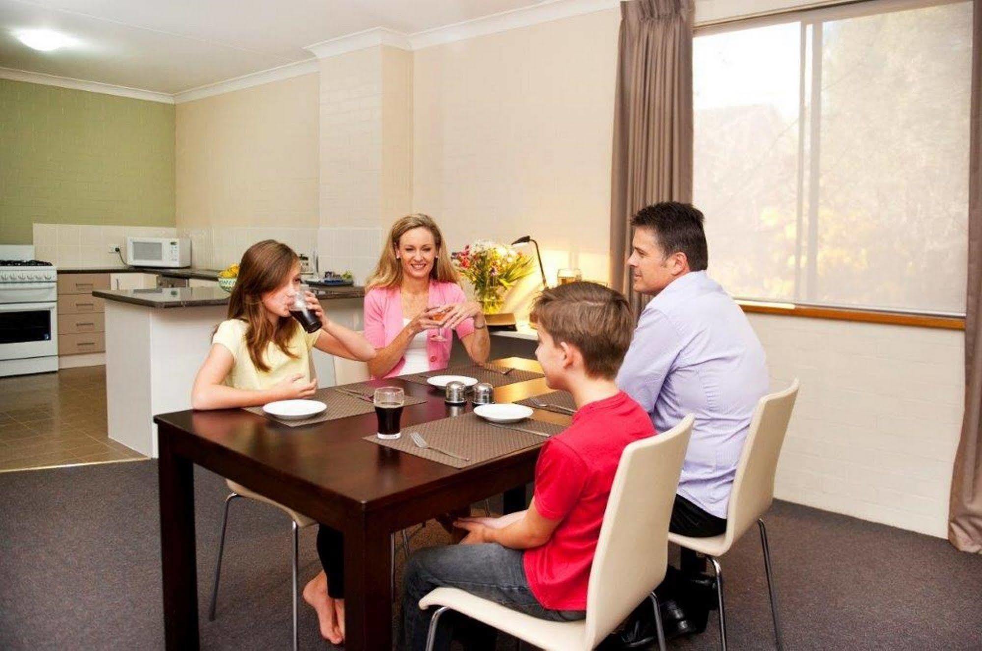 Oxley Court Serviced Apartments Canberra Extérieur photo