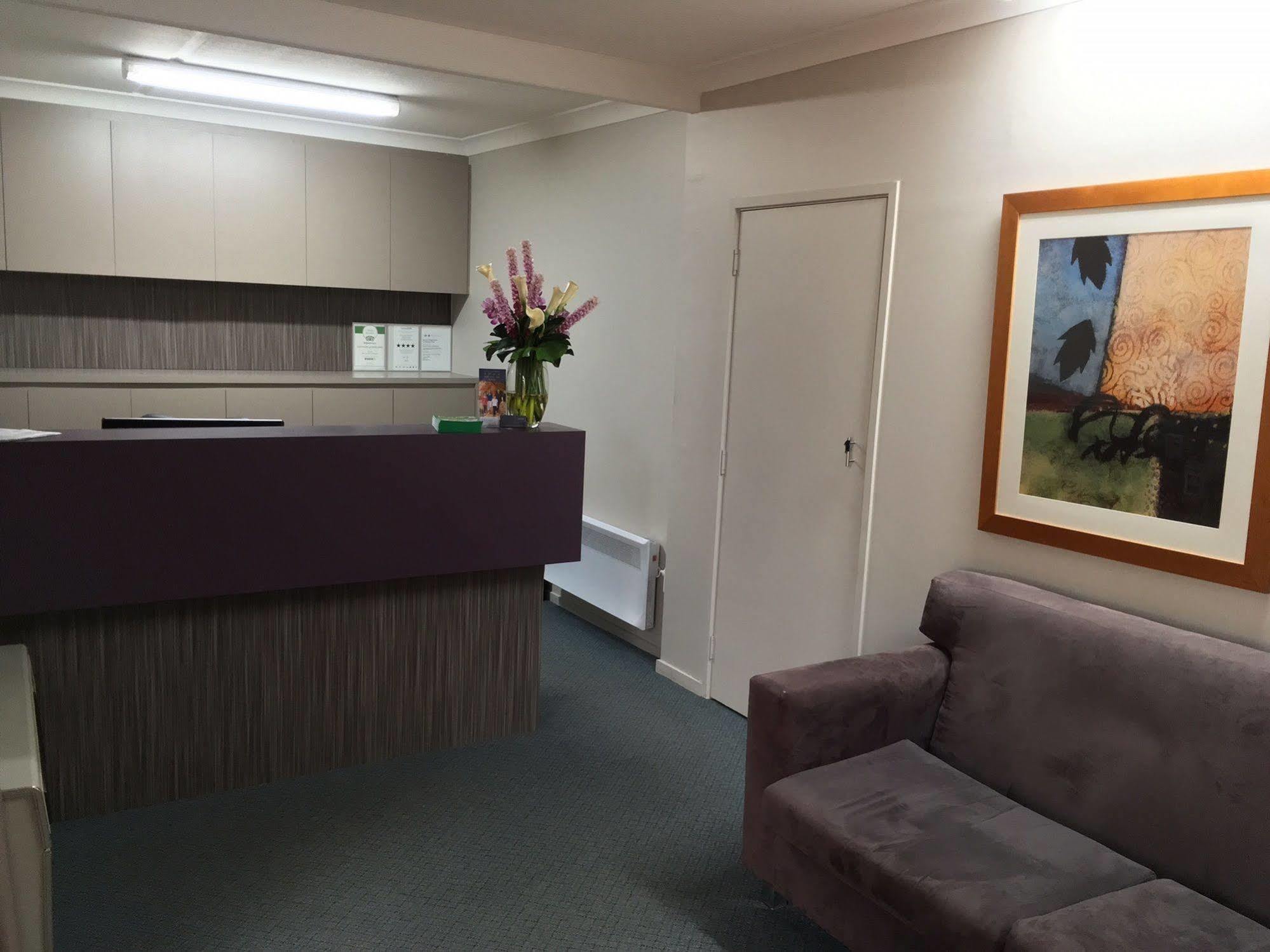 Oxley Court Serviced Apartments Canberra Extérieur photo